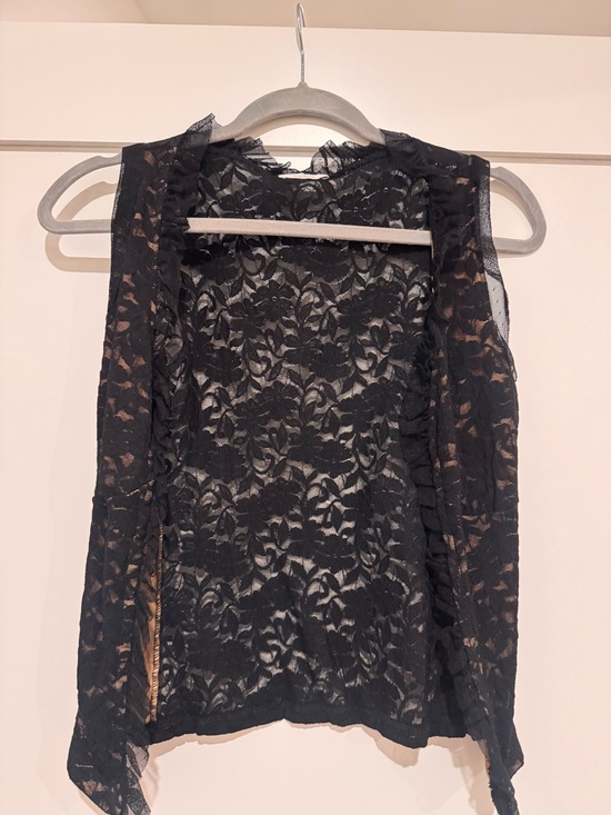 Dresses & Skirts - Vintage Black Lace Sleeveless Top